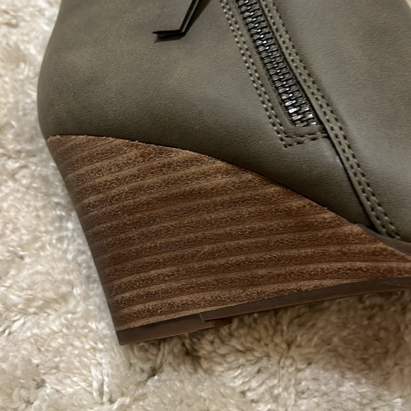 Report Footwear Guine Wedge Bootie Olive Green - Picture 7 of 12